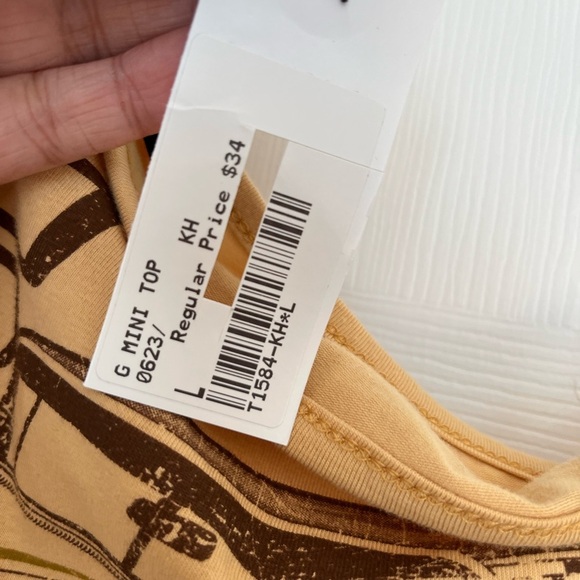 Tan One-Shoulder 95 Iconic Car Graphic Crop Top Size Large - Picture 6 of 10